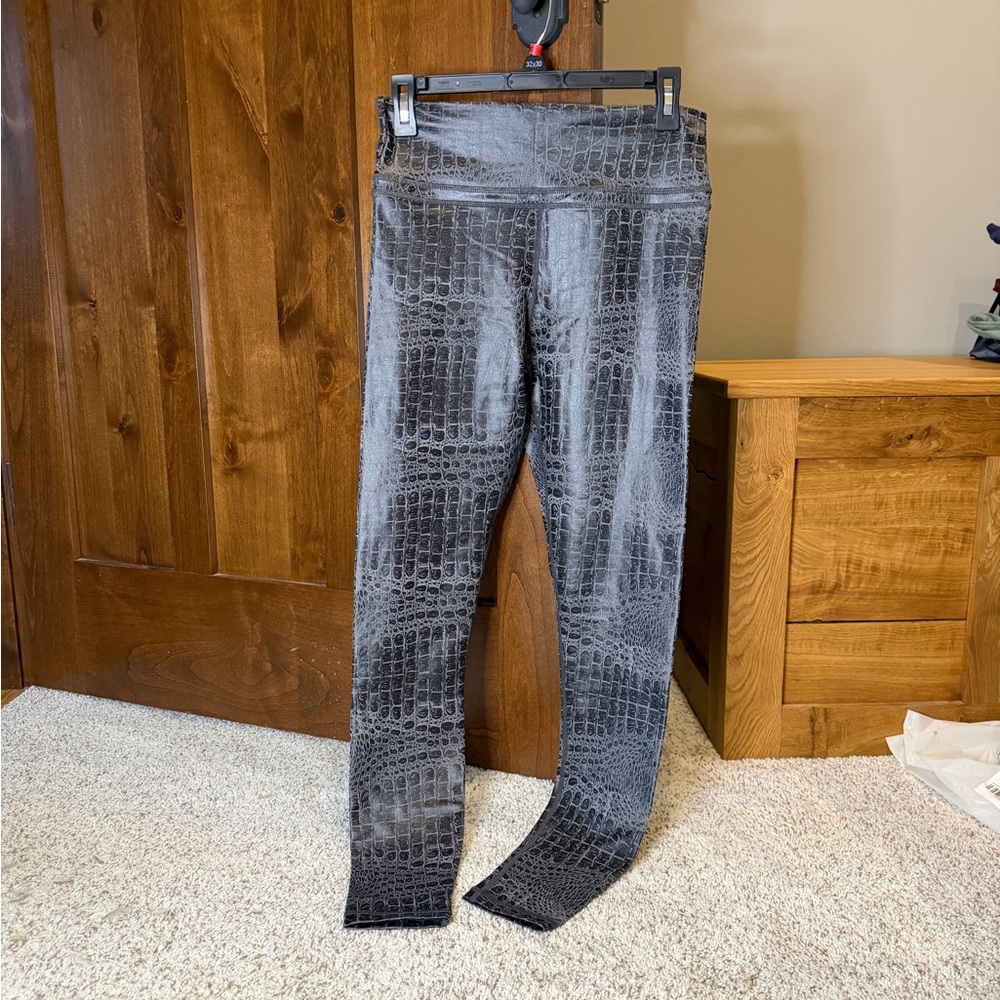 Zyia Gray Armor Light n Tight Leggings